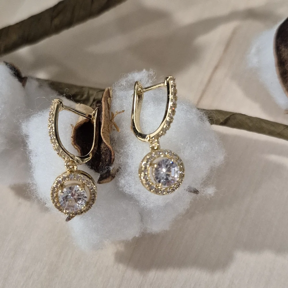 ππNEWππ GORGEOUS!! CZ Drop Dangle Earrings in GOLD Plating - Picture 15 of 16
